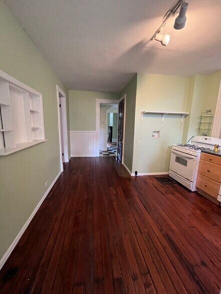 Building Photo - 1402 Hepburn Ave
