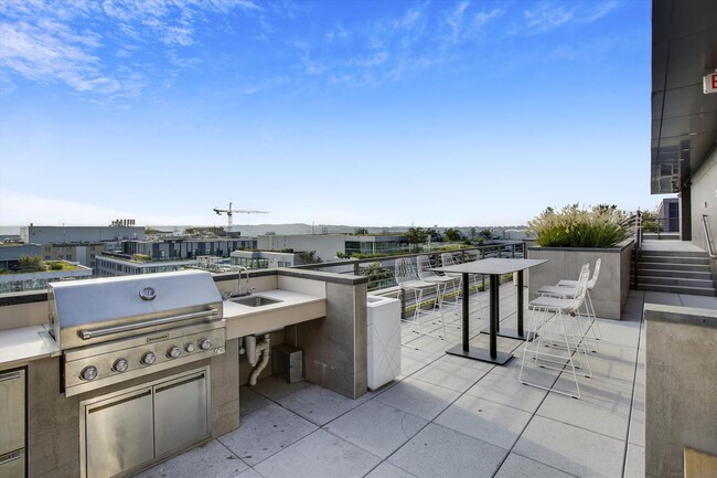 Building Photo - LUXURY LIVING - Fabulous 1 Bed/1 Bath cond...