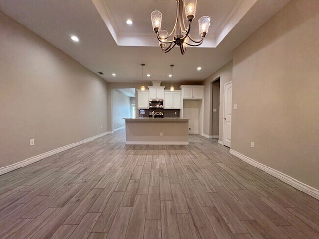 Building Photo - DCR602