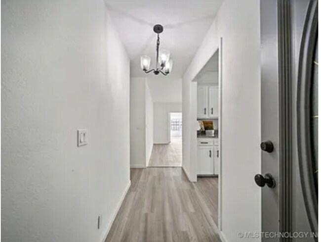 Building Photo - Charming 3-Bedroom Home with Spacious Yard in Prime Tulsa Location