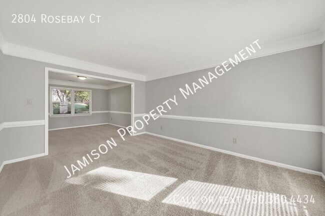 Building Photo - 2804 Rosebay Ct