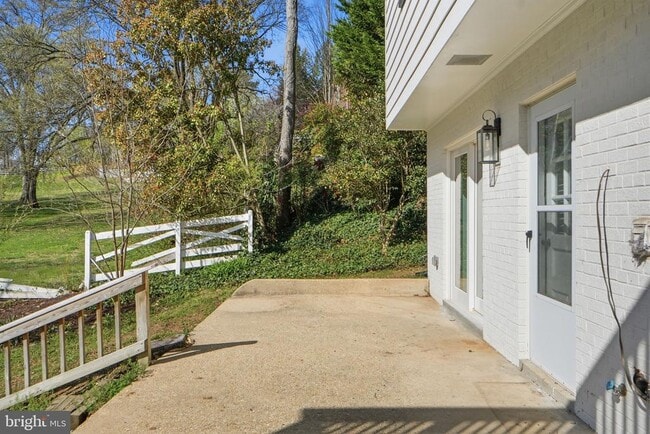 Building Photo - 448 Summers Dr