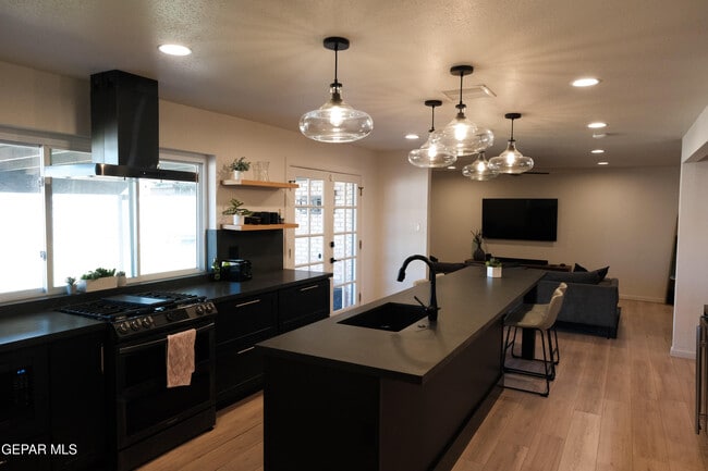 Building Photo - 9001 Lait Dr