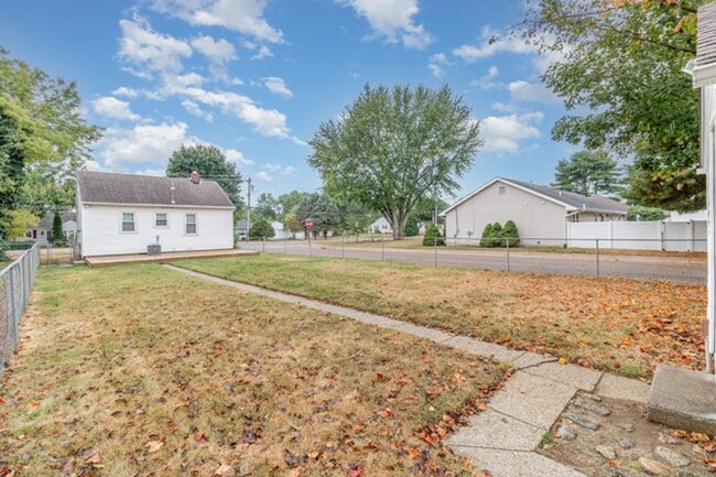 Building Photo - 2 Bed / 1 Bath House - Downtown Historic S...