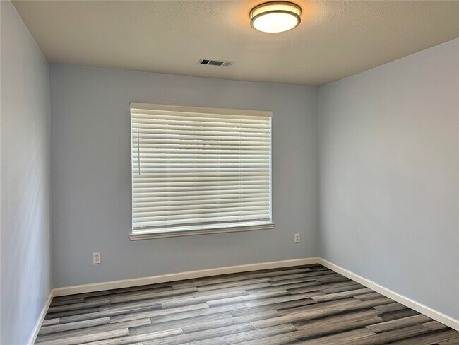 Building Photo - 14802 Bellflora Ct