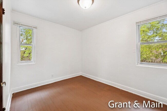 Building Photo - $1250 3 bedroom bungalow