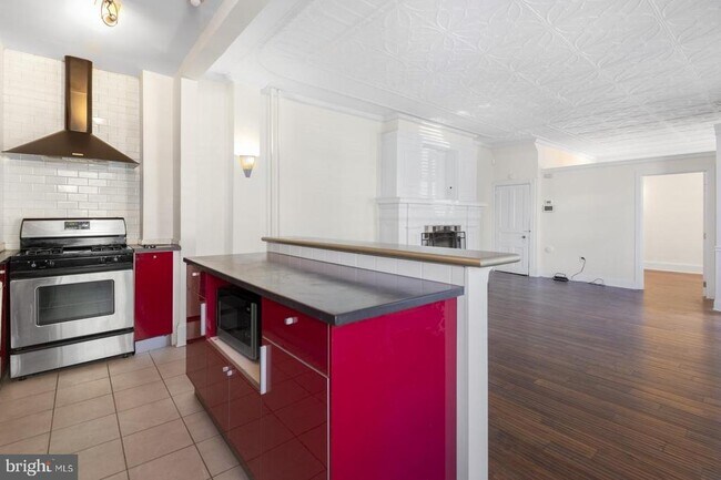 Building Photo - 2053 Christian St