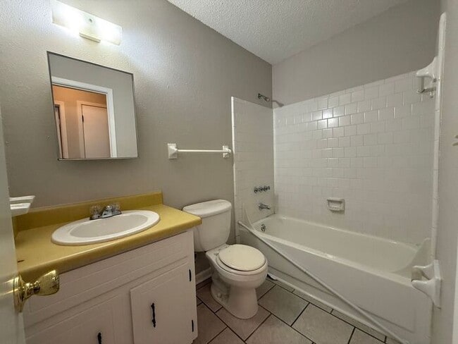 Building Photo - Northeast Pensacola - Harbour Square - 2 bedroom, 1 bathroom