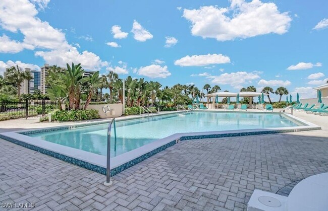 Primary Photo - 4041 Gulf Shore Blvd N