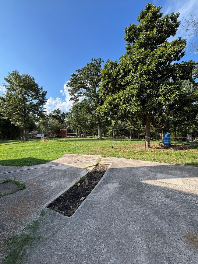 Building Photo - 8049 Forest Hills Dr