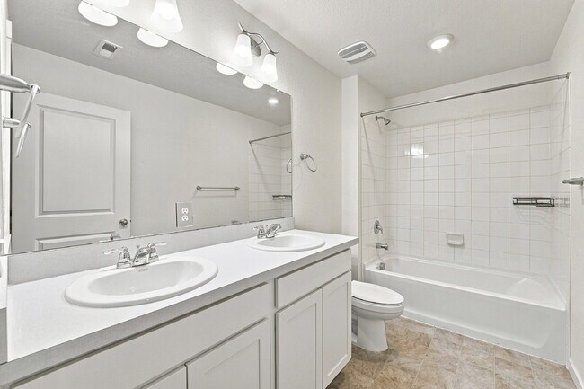 Building Photo - $2,845.95 with $300 Off the first month's rent, 4 Beds - 2.5 Baths, Single Family Home in Aurora ...