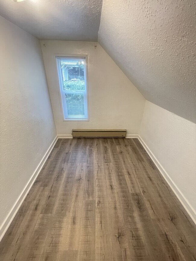 Building Photo - 3 Bedroom, Near Western Washington University