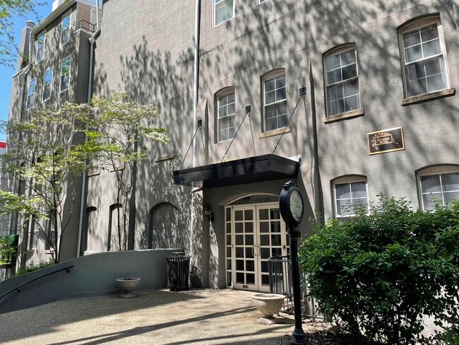 Building Photo - 1034 Clinton St