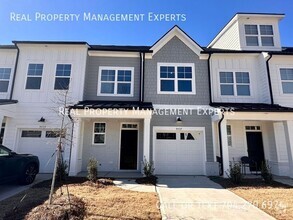 Building Photo - Charming 3BR/2.5BA Townhouse in Charlotte!