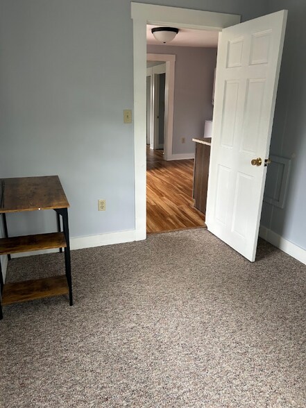 Building Photo - 15 Schoolhouse Ln
