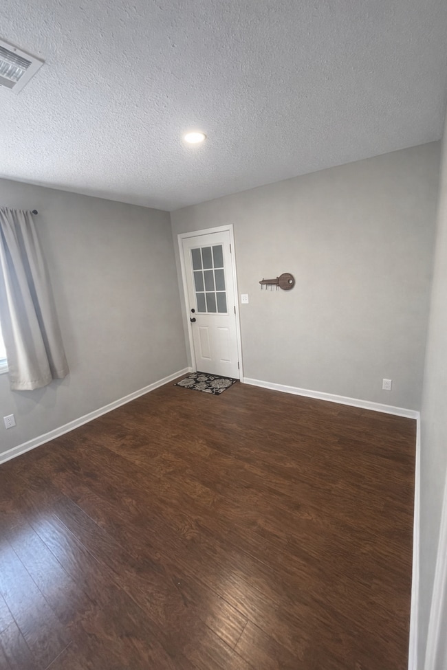 LAUNDRY ROOM - 3412 Camellia Cir