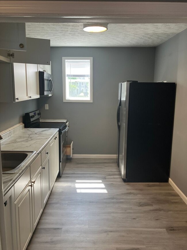 Building Photo - 701 W Walnut St