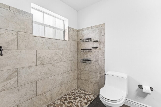 Building Photo - 125 Raintree Trail