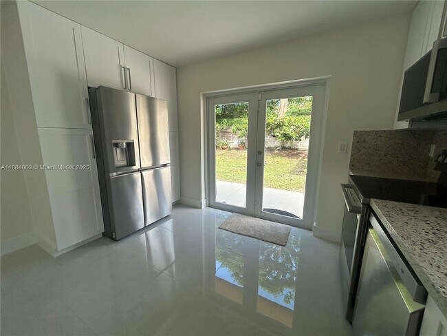 Building Photo - 20627 NE 9th Pl