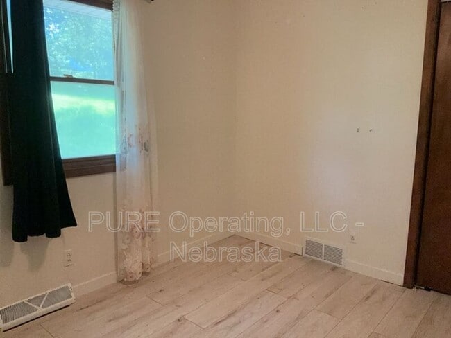 Building Photo - 105 N Elm St