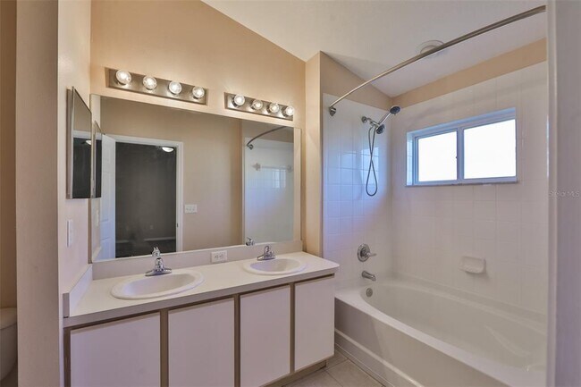 Building Photo - 9805 Carlsdale Dr