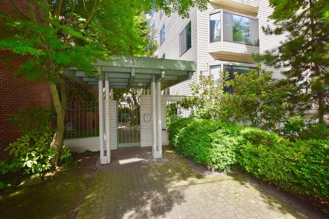 Building Photo - Capitol Hill 1 Bedroom - Fantastic Location!