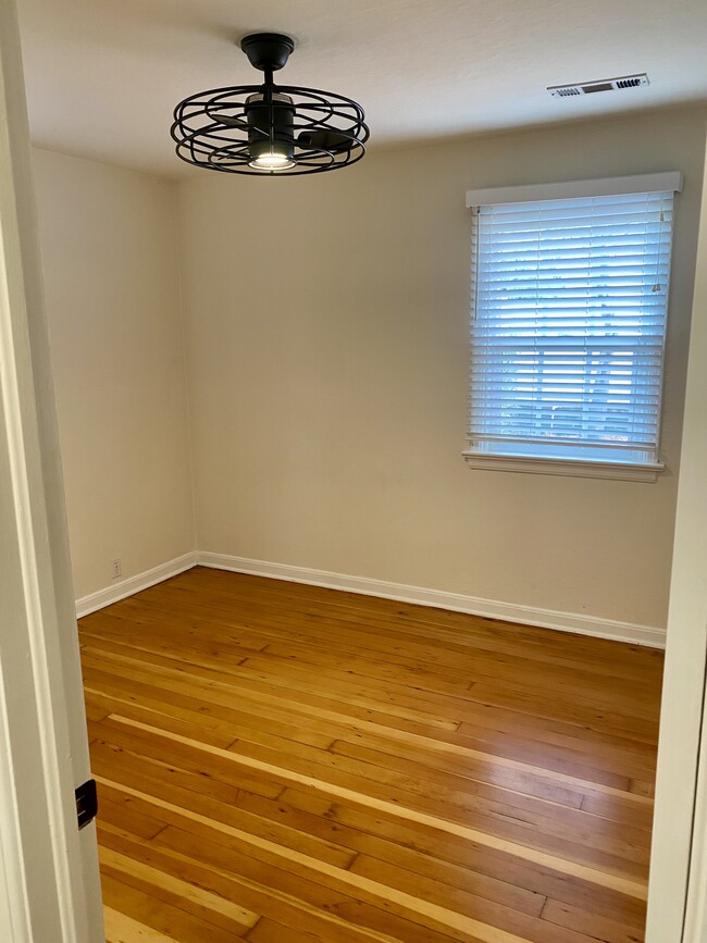 1st Bedroom - 209 Willamette Ave