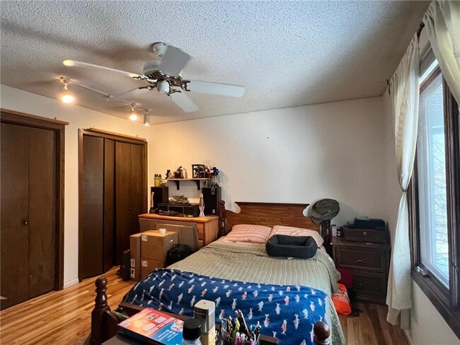 Building Photo - 520 Lake Summit Ct