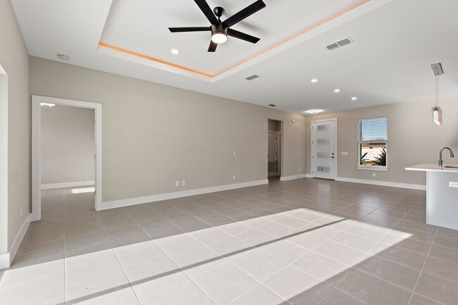 Building Photo - 361 Begonia Ct