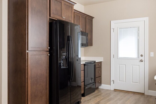 Building Photo - Newer 2 bedroom condo for rent!