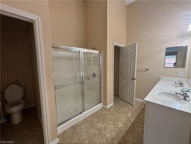 Building Photo - 9200 Middle Oak Dr