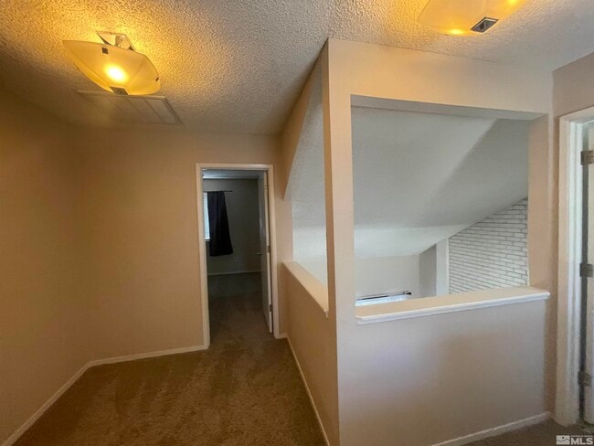 Building Photo - 1900 E Minaret Cir