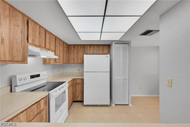 Building Photo - 8474 Charter Club Cir