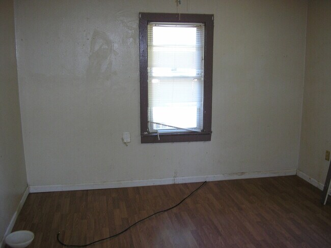 Building Photo - 910 Avery Ct