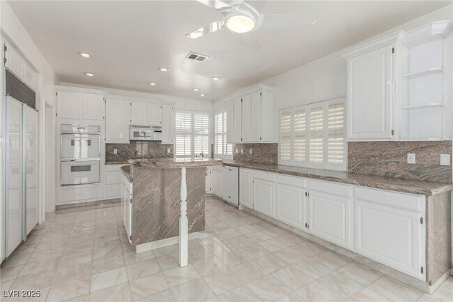 Building Photo - 3030 Cooper Creek Dr