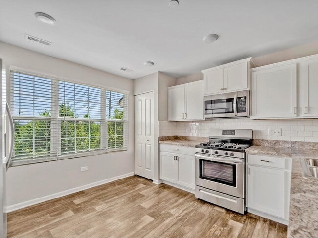 Building Photo - 1464 Lake Ridge Ct
