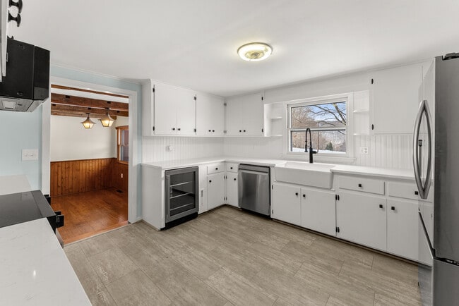 Building Photo - 52B Fuller Mountain Rd