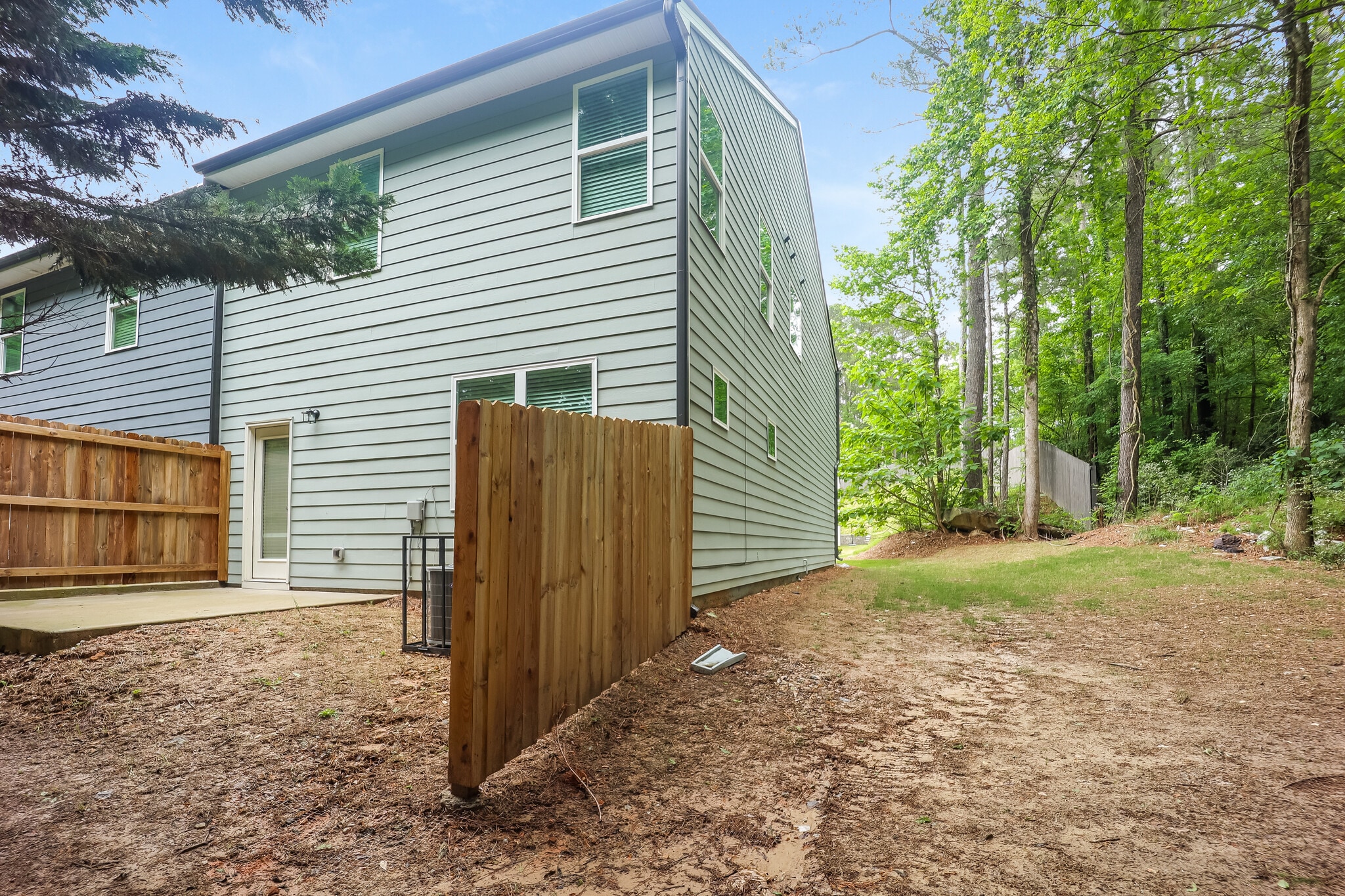 Building Photo - 3577 Saratoga Cir