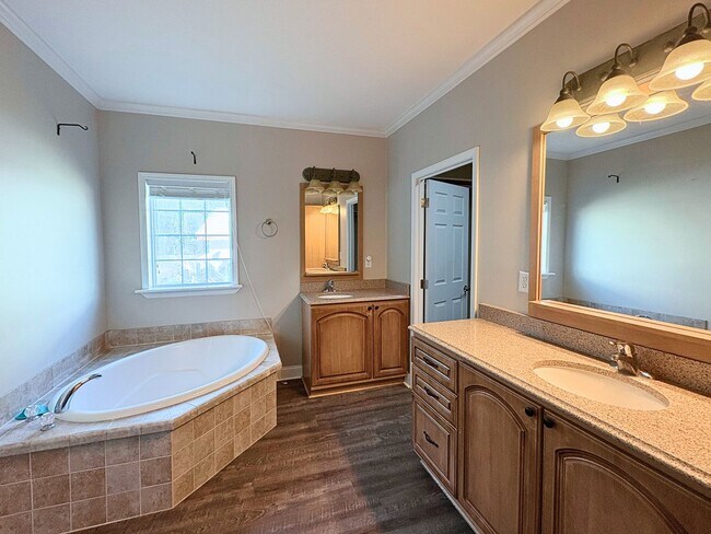 Building Photo - Beautiful 3-Bedroom Home in Seminole, FL!