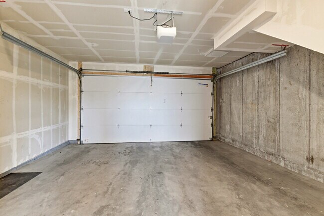 Building Photo - $2,890.95, 2-bed, 2.5-bath, located in Denver with a rooftop terrace.