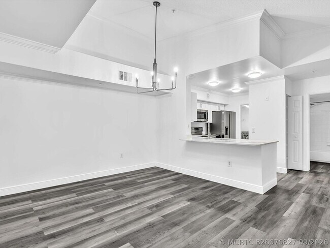 Building Photo - 2433 Centergate Dr