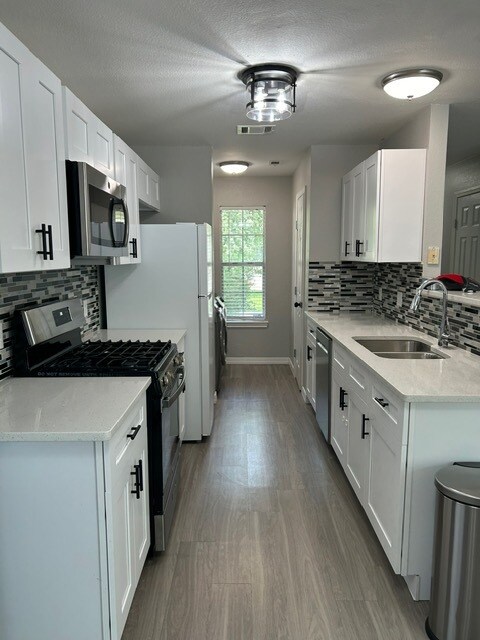 Building Photo - 1112 Christopher Ave