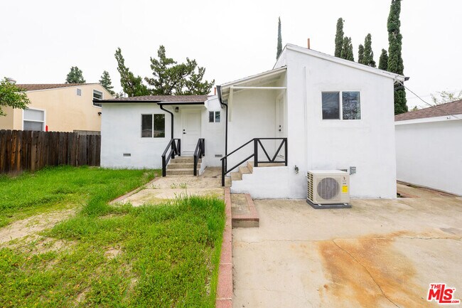 Building Photo - 7755 Day St