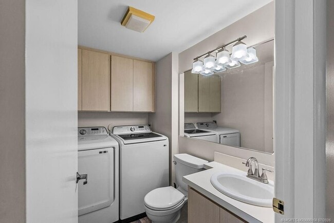 Building Photo - 2905 SW Lakemont Pl