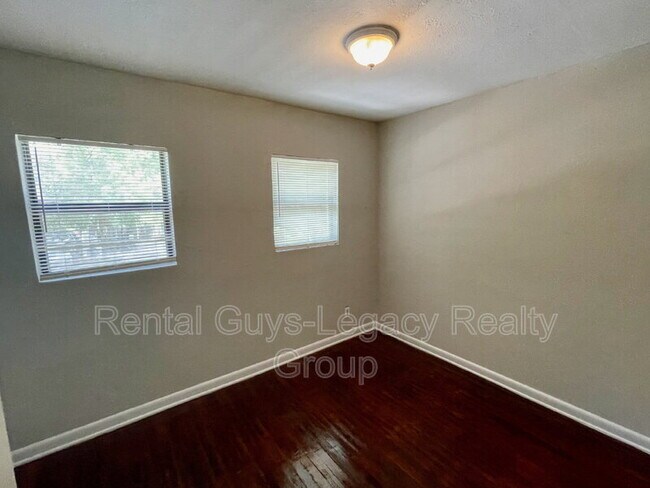 Building Photo - 1738 Wright Ave