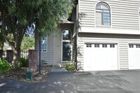Building Photo - Chic Campbell End Unit Townhouse with 2 Bedrooms, Loft & 2.5 Baths