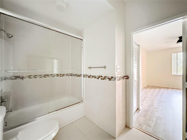Building Photo - 6968 SW 39th St