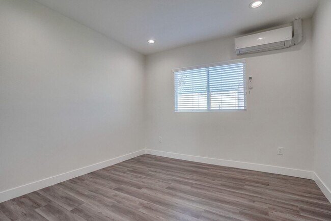 Building Photo - 715 N Marlborough Ave