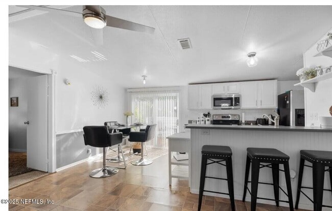 Building Photo - 501 Aiken St