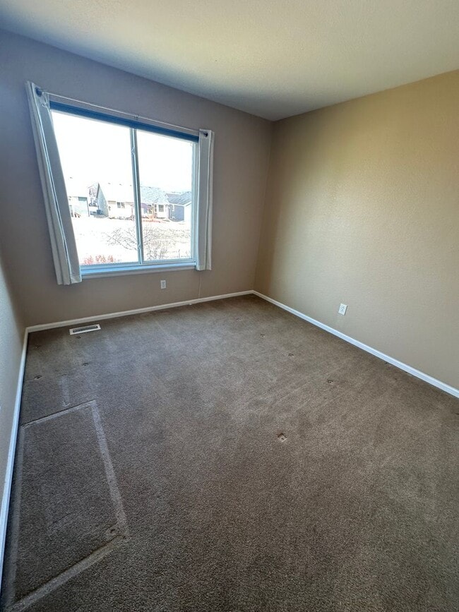 Building Photo - Beautiful Home in Windsor!